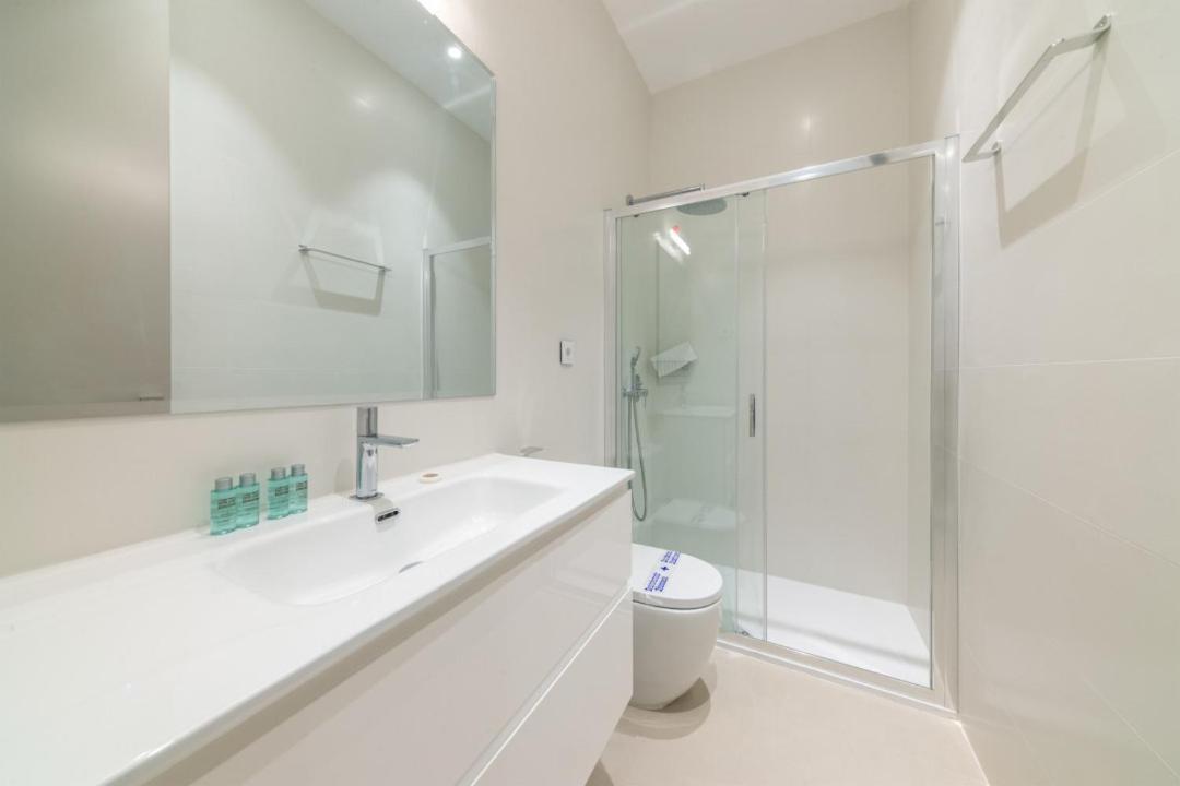 2 Bedrooms 2 Bathrooms Furnished - Delicias - Modern- Mintystay Madrid